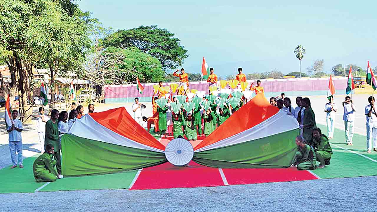 తిరంగా.. మురవంగా