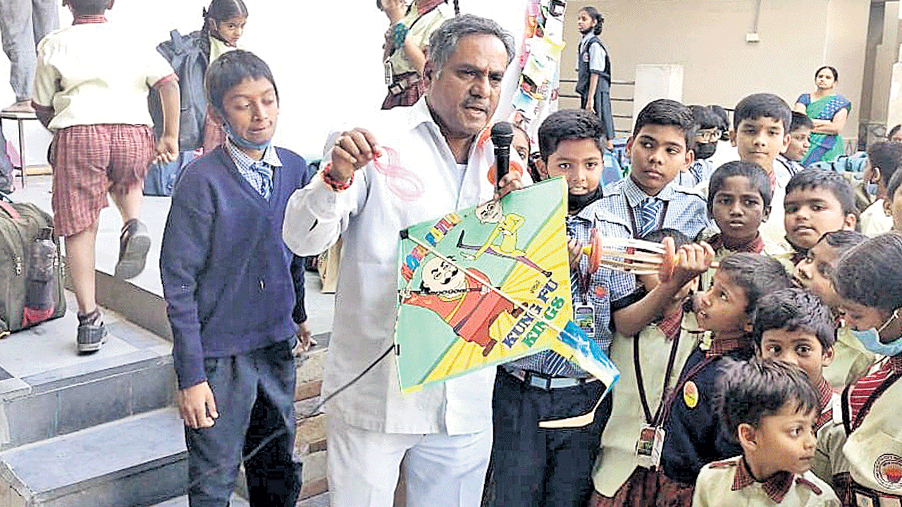 సెలవుల్లో పిల్లల పట్ల ప్రత్యేక శ్రద్ధ చూపండి..