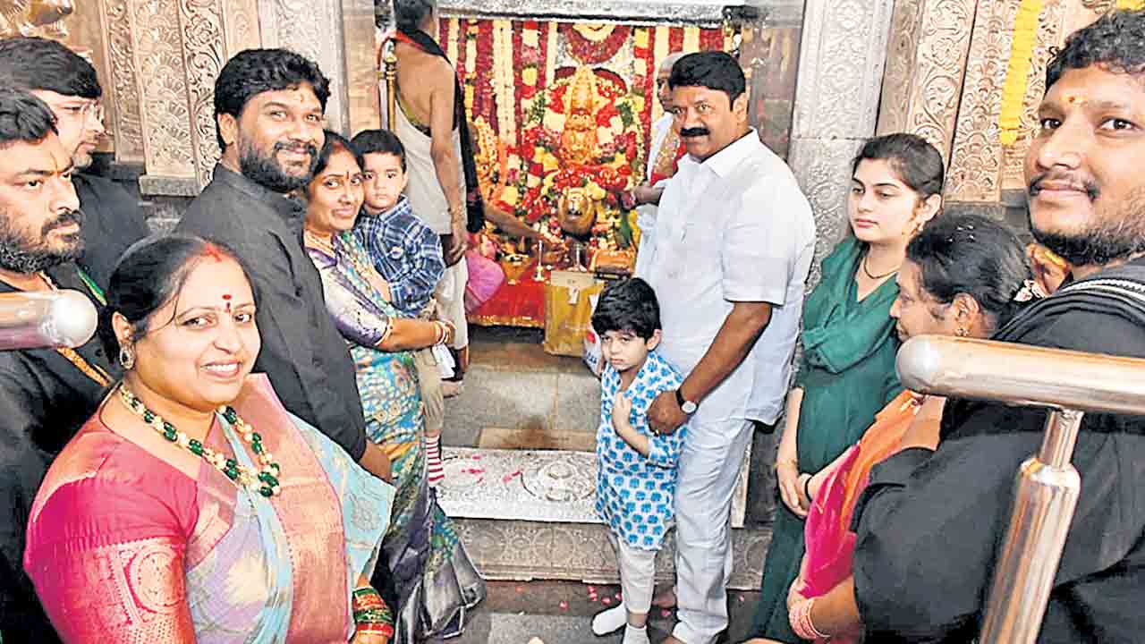 అన్ని వర్గాల ప్రజలు సంతోషంగా ఉండాలి