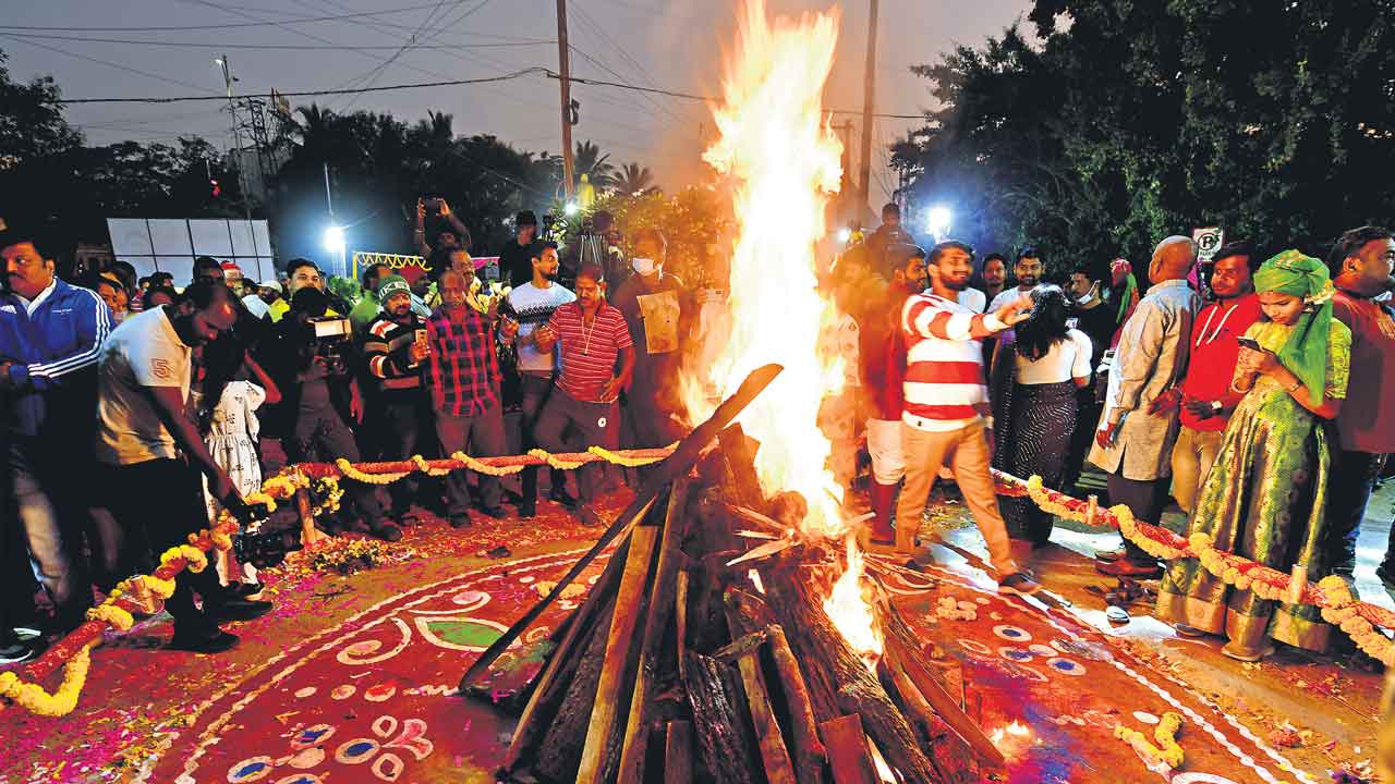 పండుగ సందడి