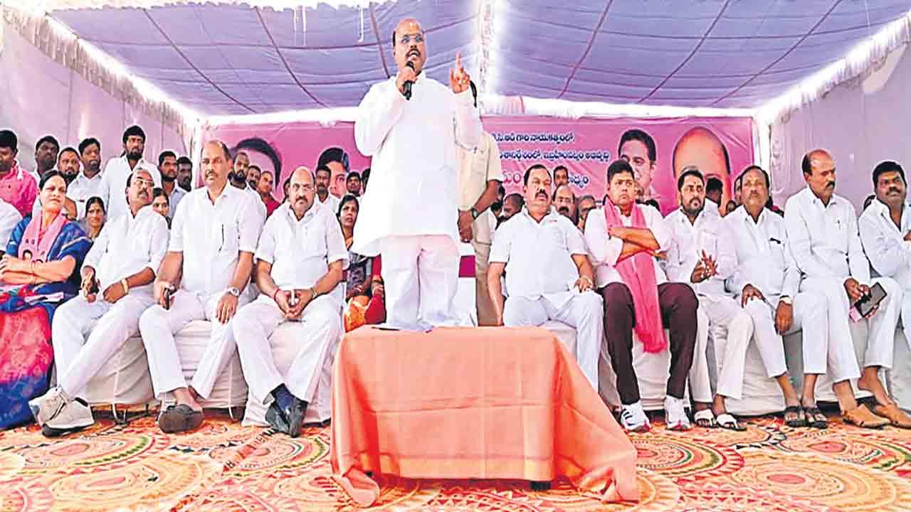 గులాబీ జోష్.. ప్రగతి నివేదన యాత్ర షురూ..