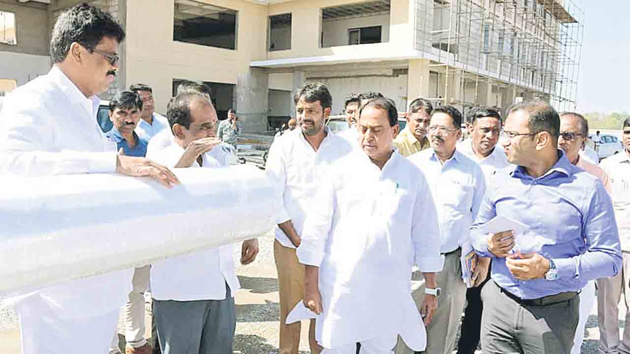 అధునాతన సౌకర్యాలతో కలెక్టరేట్‌