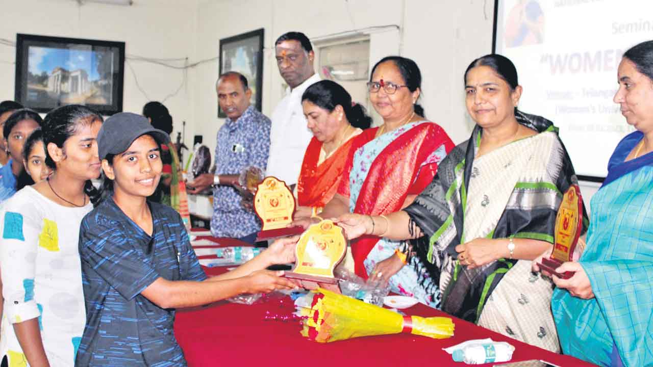 మహిళలు క్రీడల్లో రాణిస్తున్నారు