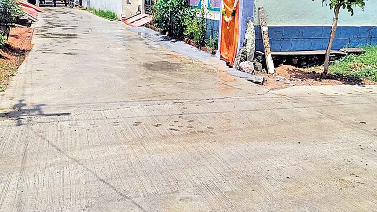 గల్లిగల్లీకి సీసీ రోడ్డు