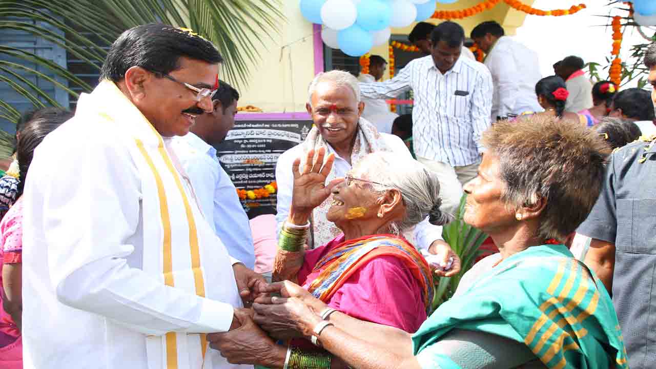 ప్రతి నీటిబొట్టునూ ఒడిసిపడుదాం