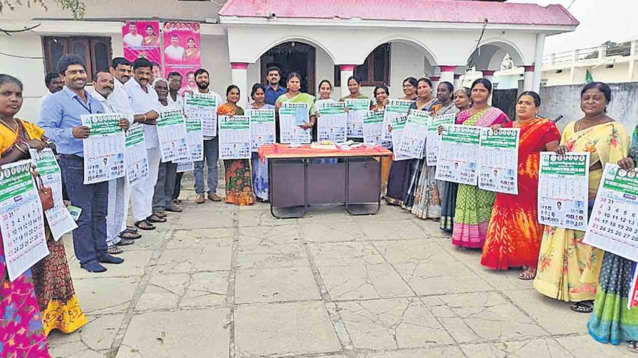 మహిళలు ఆర్థికంగా ఎదగాలి