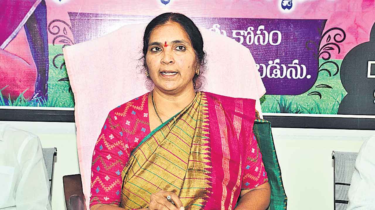 ప్రతి వీధిలో సీసీరోడ్డు