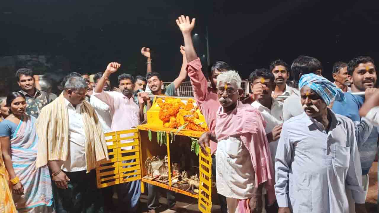 పెద్దగట్టుకు దేవరపెట్టె