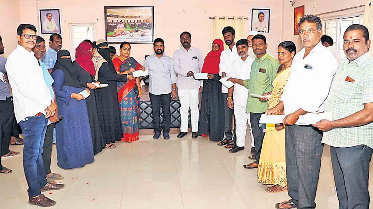 ప్రతి ఇంటికీ సంక్షేమ సిరులు