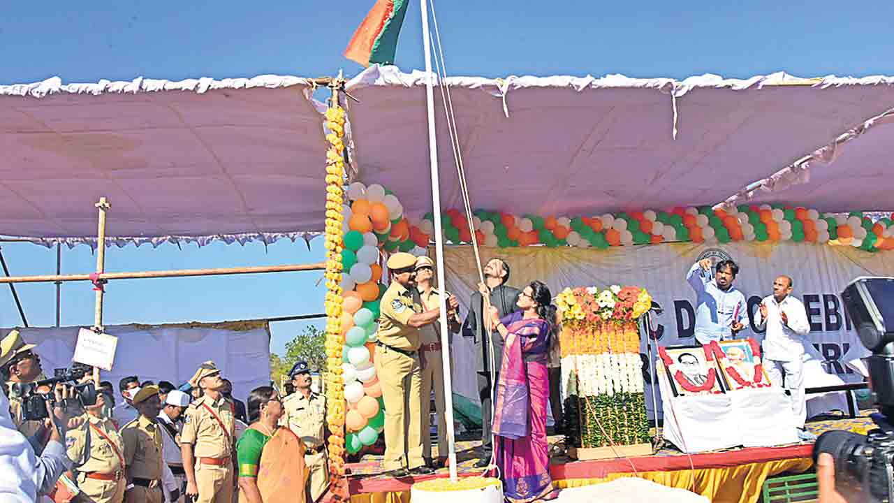 జిల్లాలో 358 మందికి దళిత బంధు