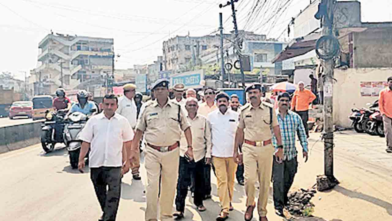 ట్రాఫిక్‌ సమస్యలు తలెత్తకుండా పటిష్ట చర్యలు తీసుకోవాలి : డీసీపీ