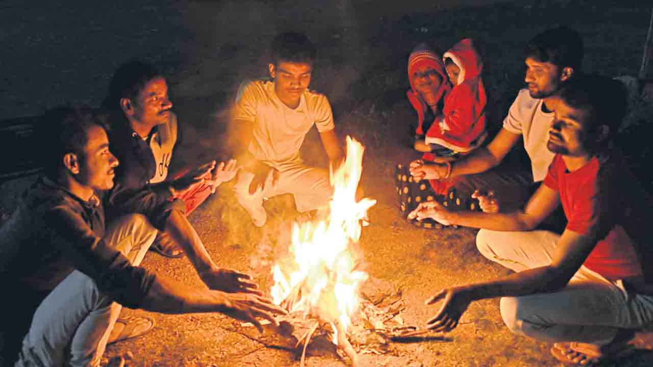 గజగజ.. జిల్లాలో పెరుగుతున్న చలి తీవ్రత