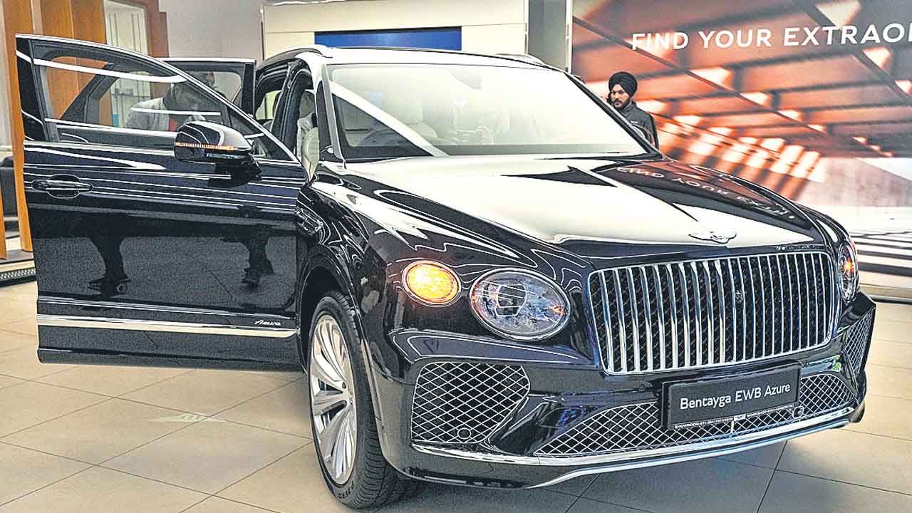 బెంట్లీ రూ.6 కోట్ల కారు
