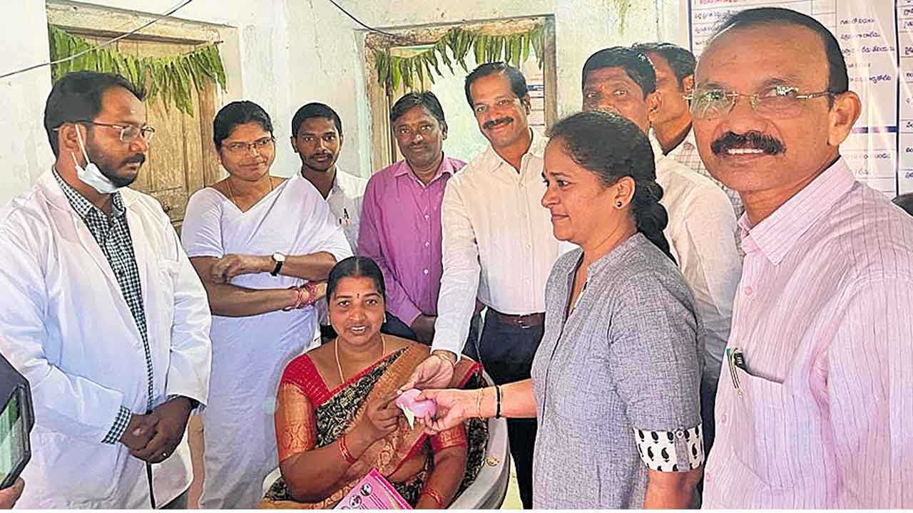 ఇంటింటికీ ‘కంటి వెలుగు’