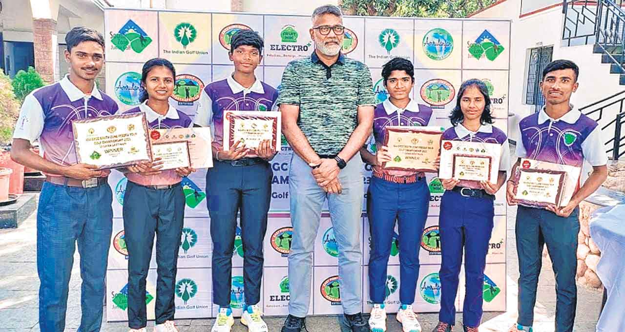 మెరిసిన గురుకుల గోల్ఫర్లు