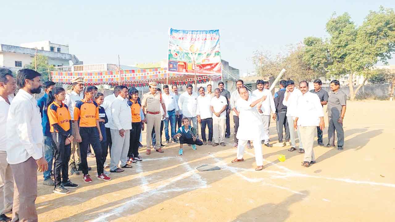 క్రీడలపై ఆసక్తి పెంచుకోవాలి