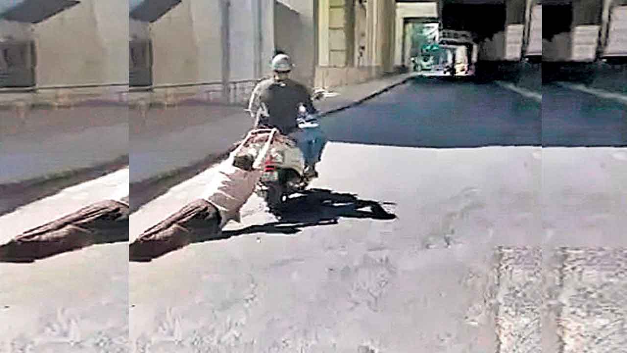 వృద్ధుడిని బైక్‌తో ఈడ్చుకెళ్లిన యువకుడు