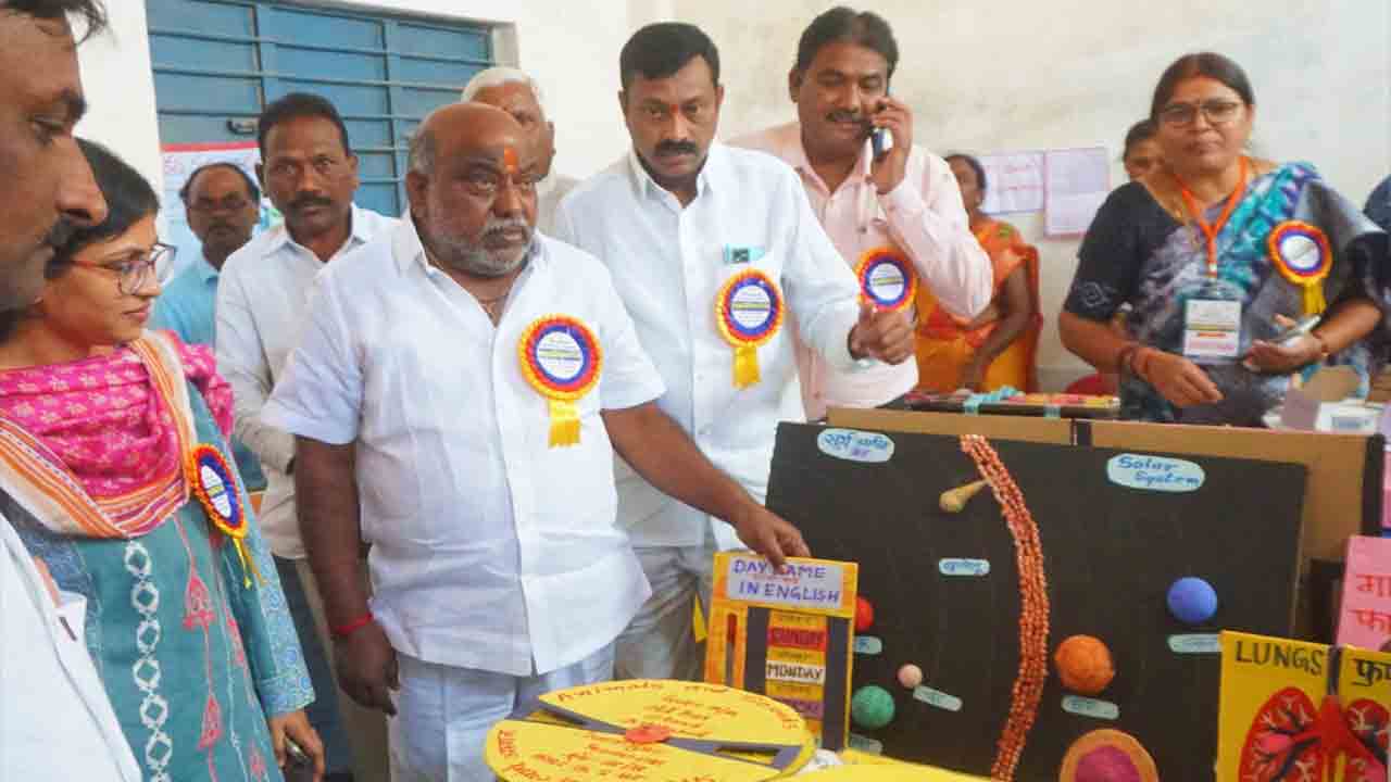 చదవడం, రాయడం నేర్పించాలి