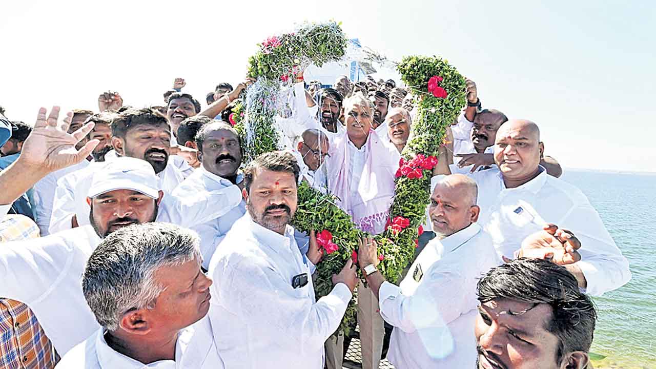 రంగనాయక సాగర్‌ లెఫ్ట్‌ కెనాల్‌కు నీటి విడుదల