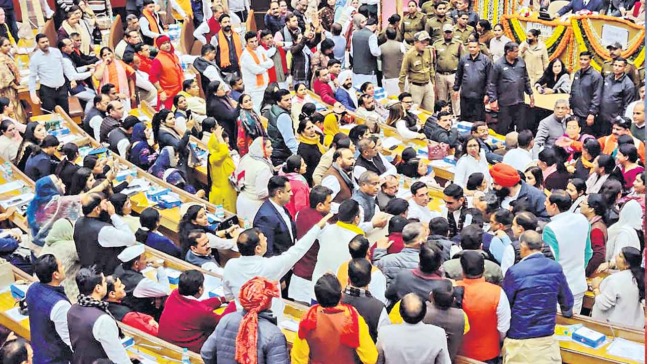 ఢిల్లీ మేయర్‌ ఎన్నిక మళ్లీ వాయిదా