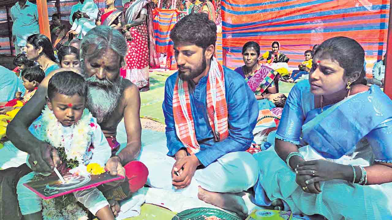 సరస్వతీ నమస్తుభ్యం అమ్మవారి సేవలో తరించిన భక్తజనం