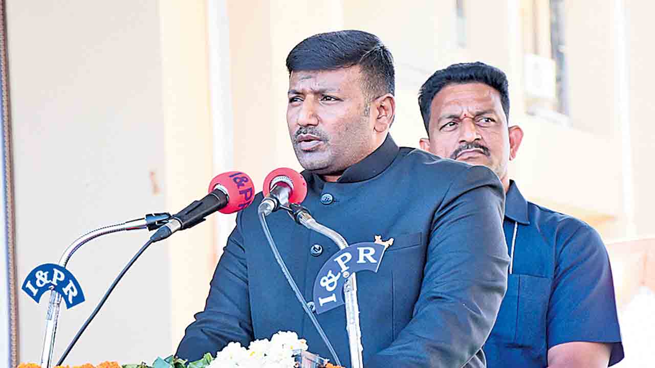 గణతంత్ర వేడుకలు ఘనం