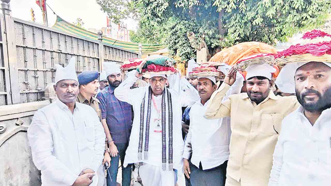 అజ్మీర్‌ షరీఫ్‌ దర్గాలో సభాపతి, శాసనమండలి చైర్మన్‌