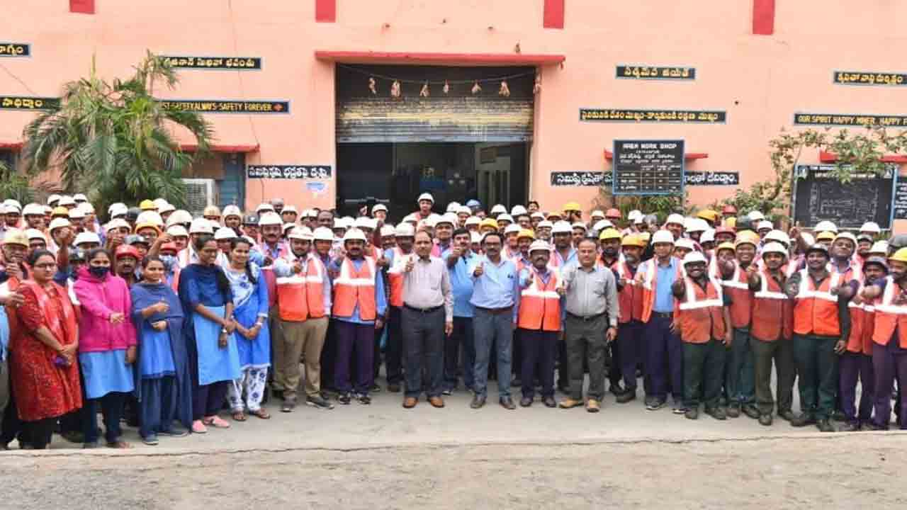 లక్ష్యం చేరేందుకు కష్టపడాలి