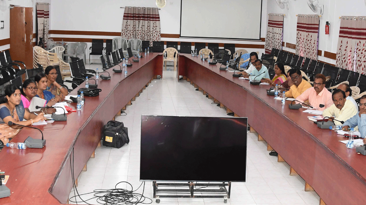 ‘కంటి వెలుగు’పై అవగాహన కల్పించాలి