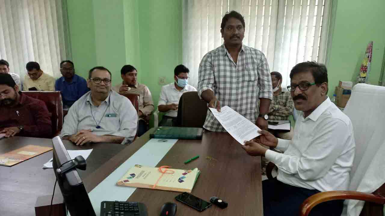 వైద్యసేవల్లో జిల్లా ముందుండాలి