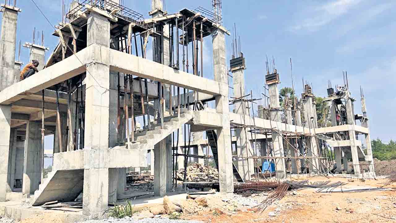 ఆదిబట్లలో మోడల్‌ మార్కెట్‌ నిర్మాణం