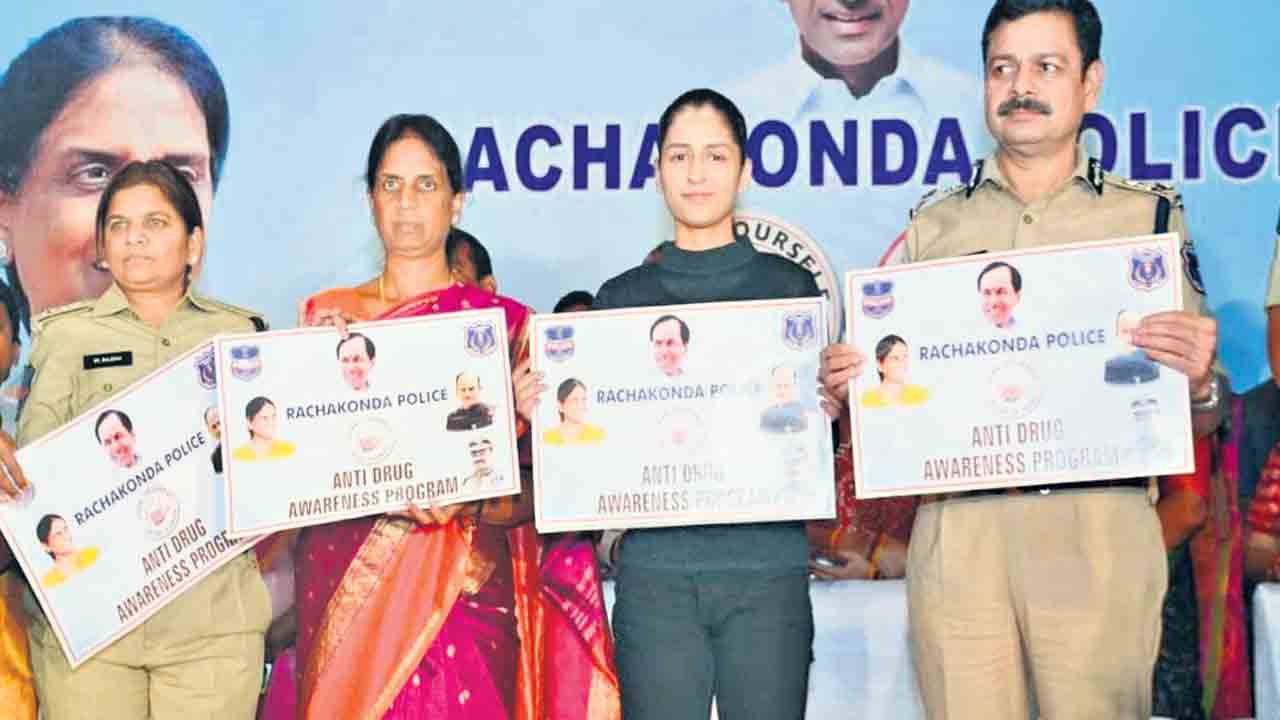 విద్యార్థులు, యువత ‘మత్తు’ బానిసలు కావొద్దు