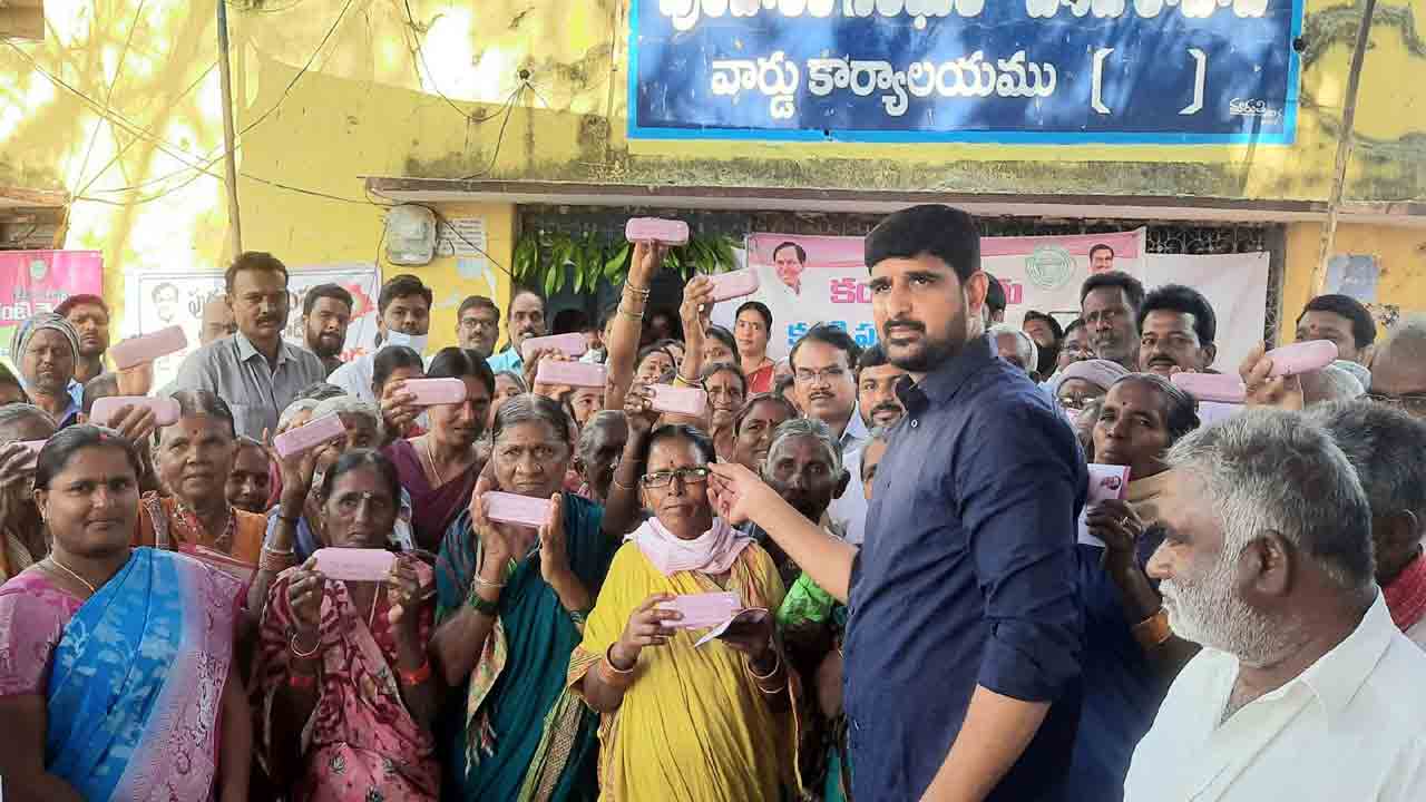 కంటి వెలుగు కార్యక్రమం దేశానికే ఆదర్శం