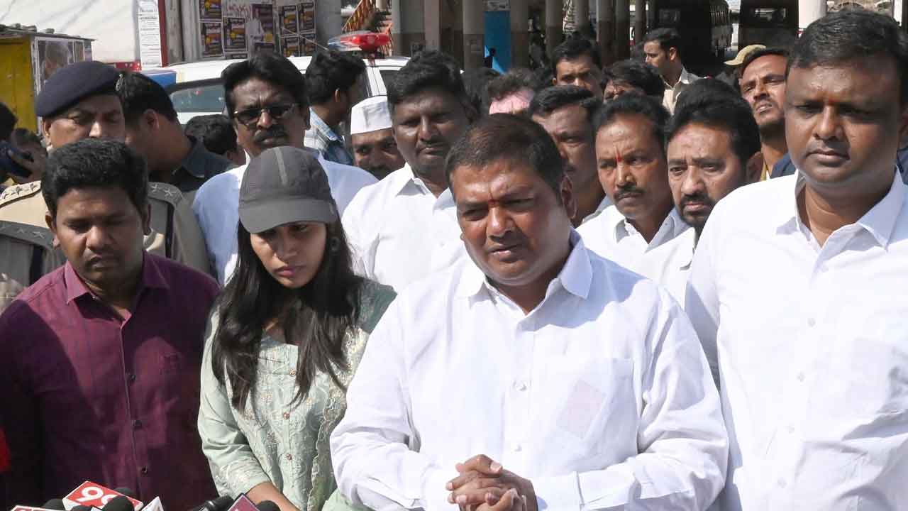 హైటెక్‌ హంగులతో నూతన బస్‌స్టేషన్‌