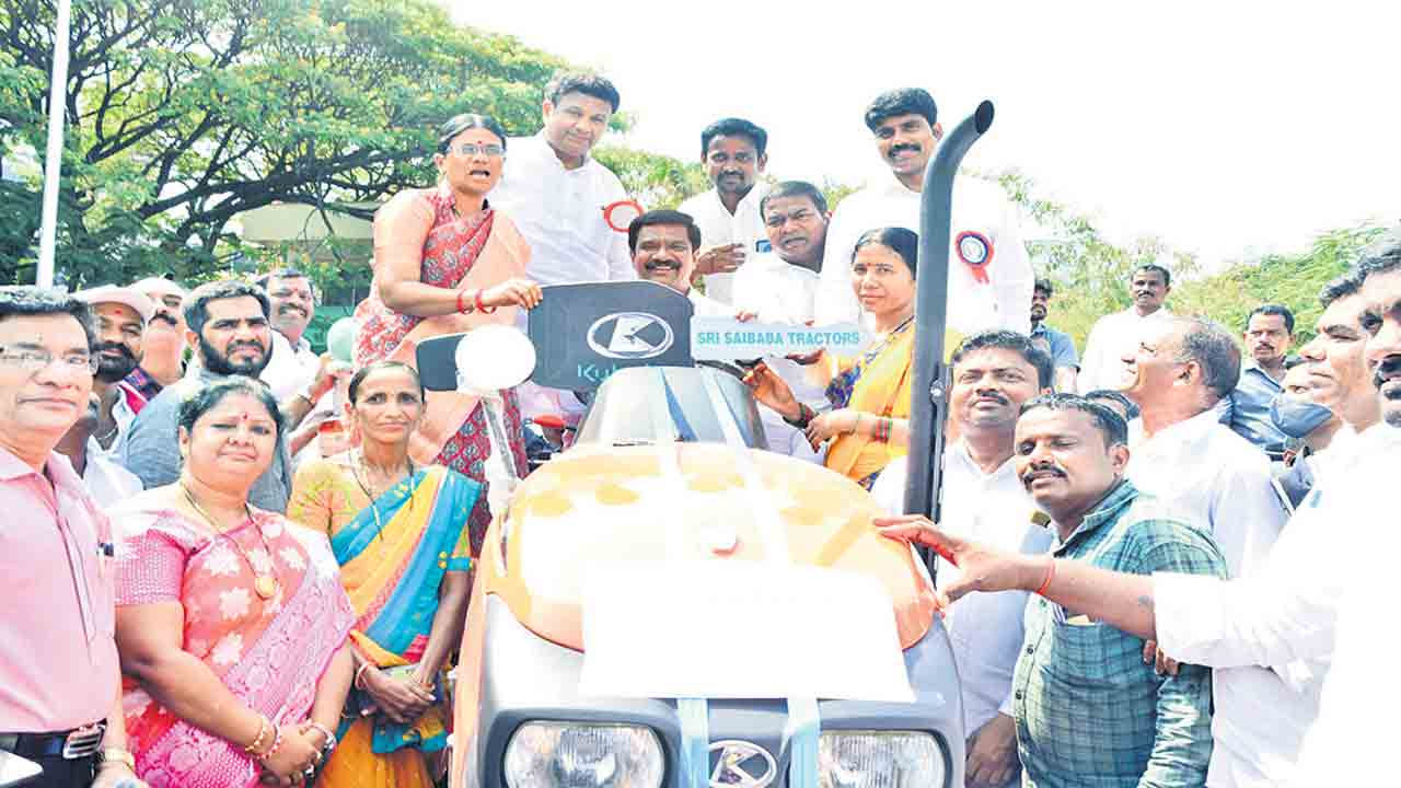 అబలకు అండగా దళితబంధుతో మహిళా స్వావలంబన