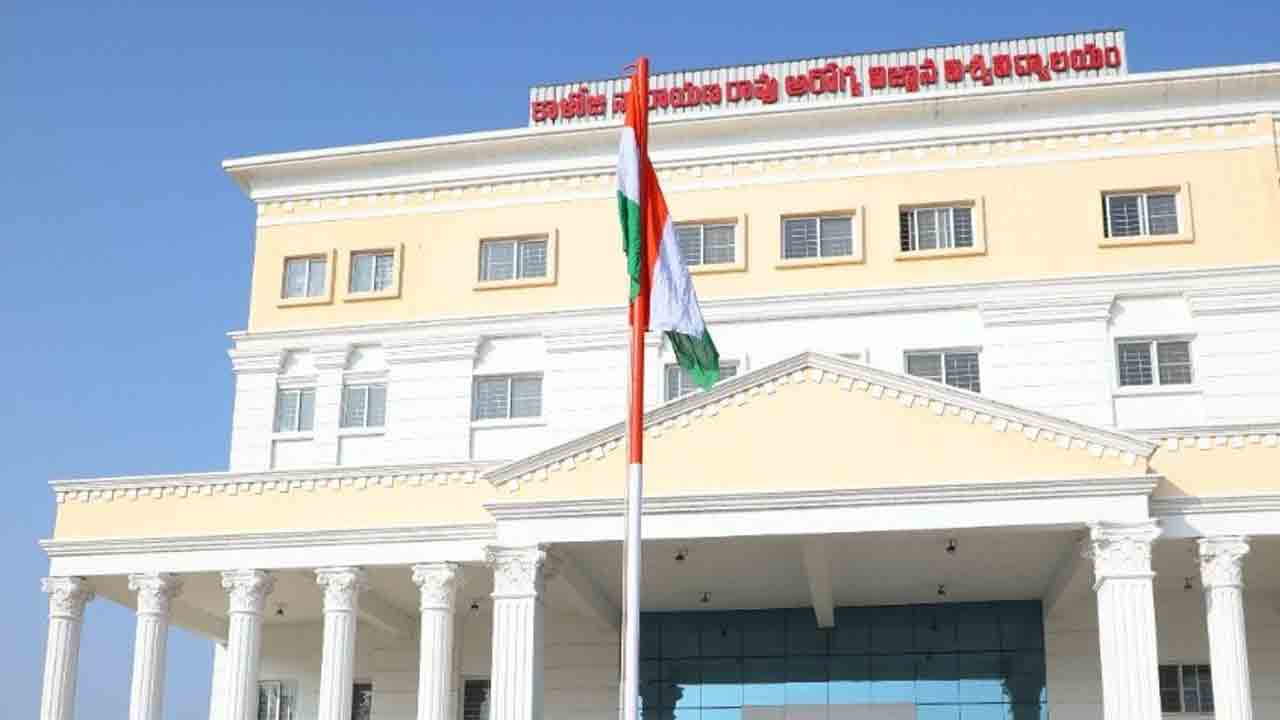 మువ్వన్నెల రెపరెపలు