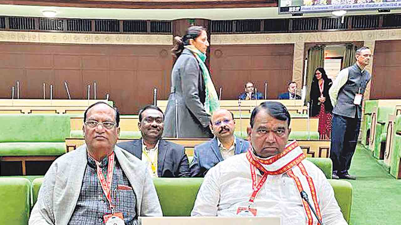 ఏఐపీవోసీకి పోచారం, గుత్తా హాజరు