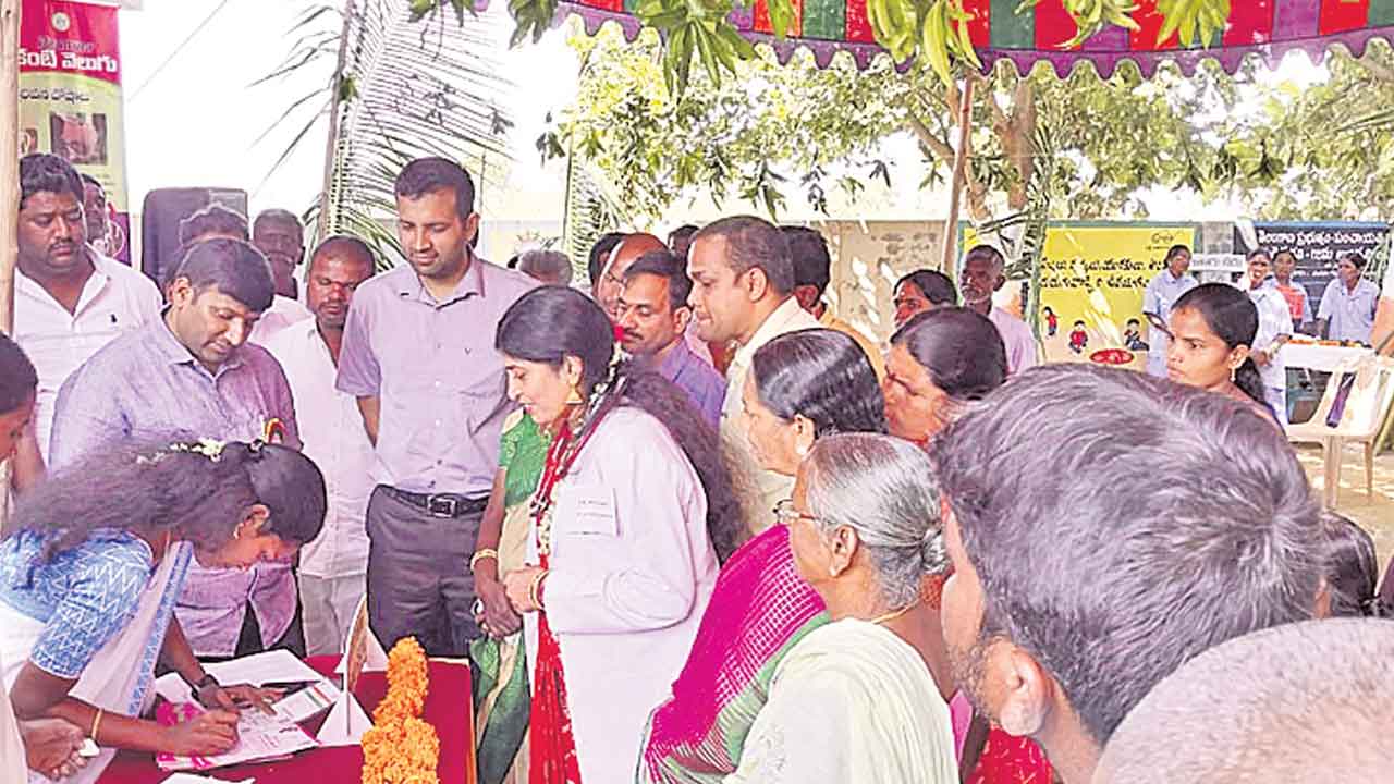 సేవాభావంతో పనిచేయాలి