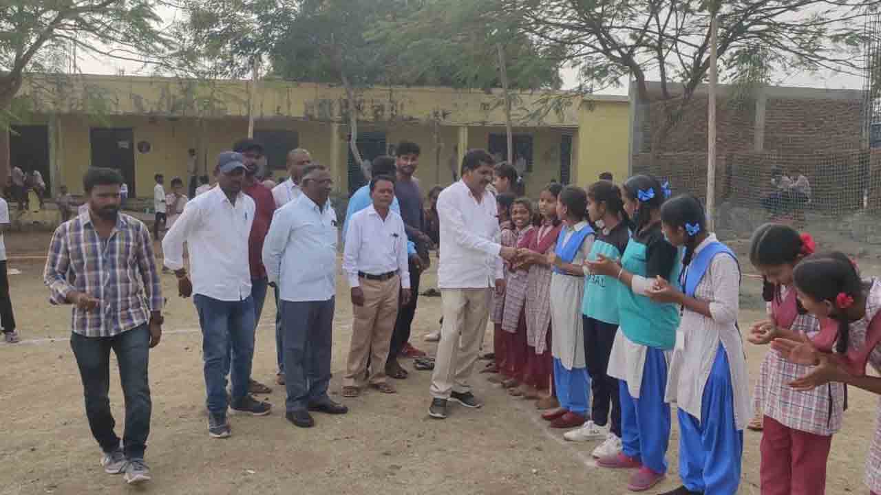 సాఫ్ట్‌బాల్‌ జిల్లా స్థాయి ఎంపిక పోటీలు ప్రారంభం