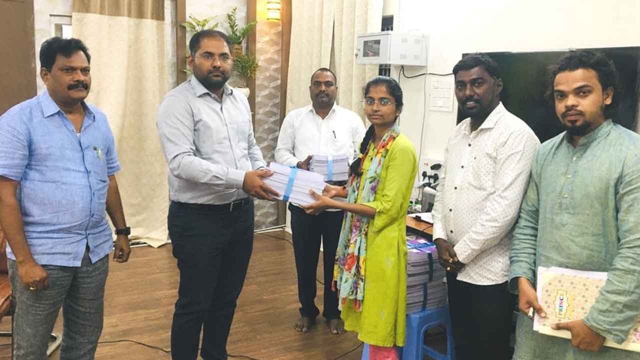 విద్యార్థులు అనుకున్న లక్ష్యాలు సాధించాలి