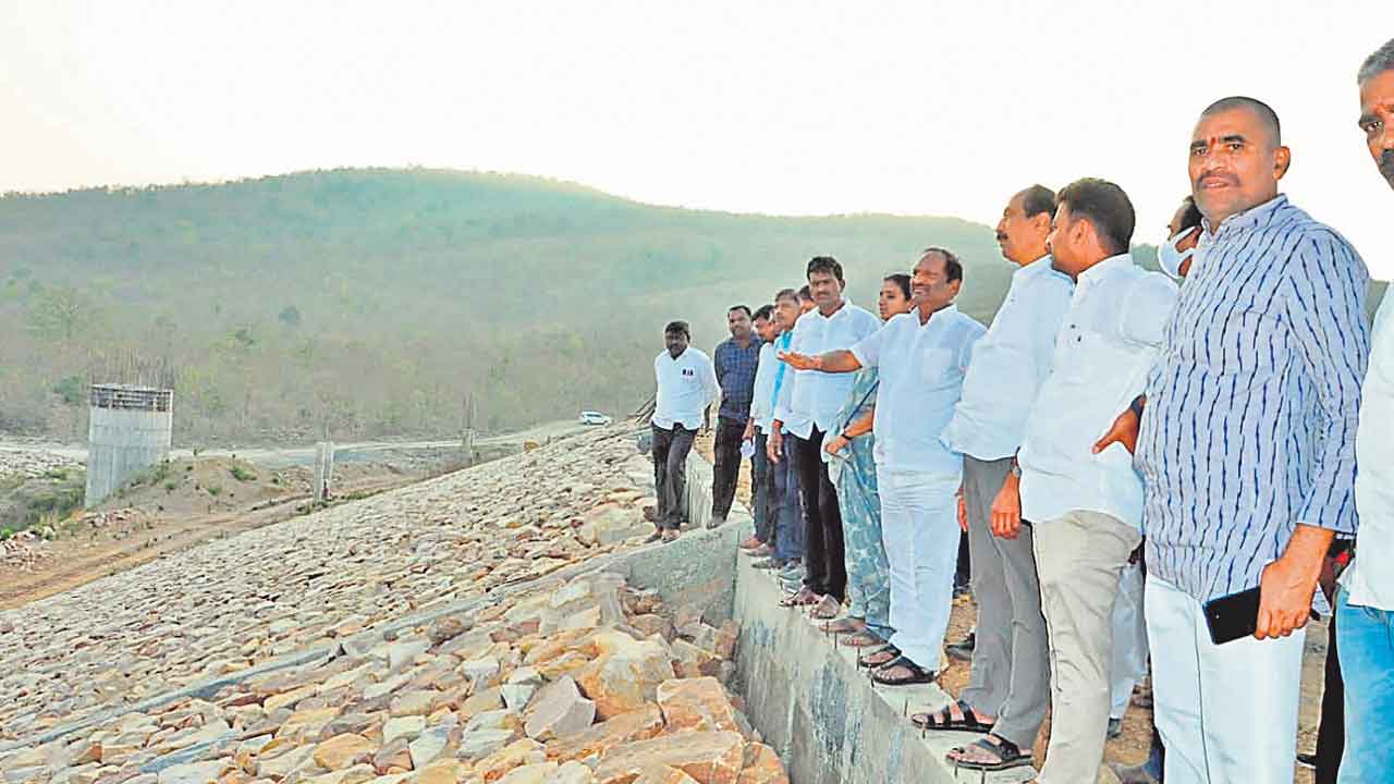 దేశంలో తిండి గింజలకు కొరత