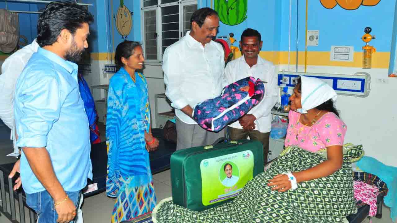 సర్కారు దవాఖానలో ఎంపీటీసీ డెలివరీ