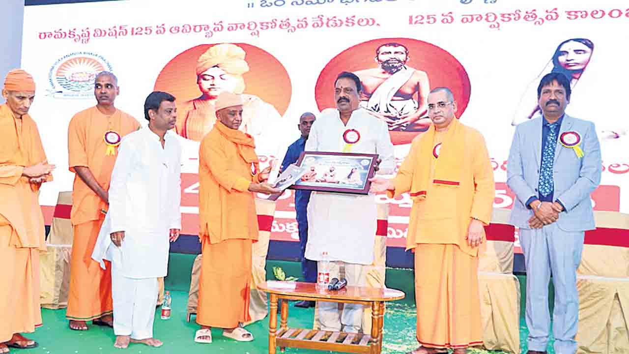 యువతకు స్ఫూర్తి వివేకానందుడు