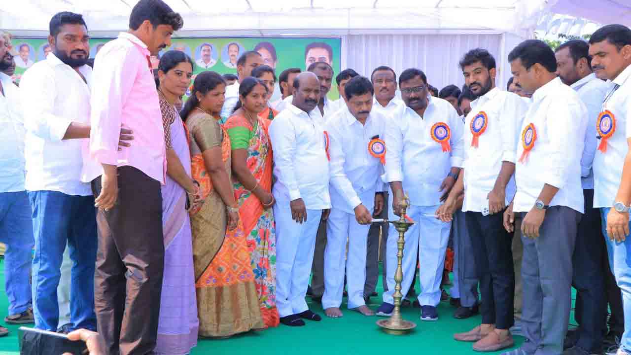 అట్టహాసంగా కబడ్డీ పోటీలు ప్రారంభం