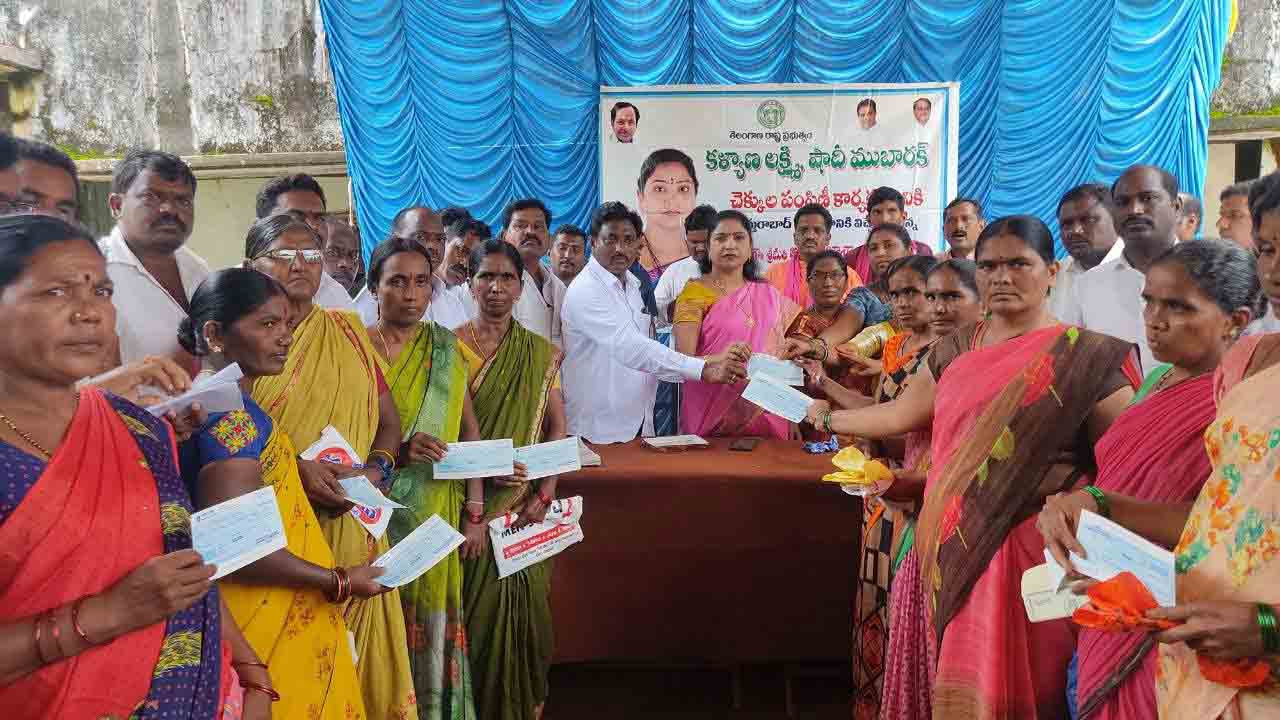 పేదింట కల్యాణ కాంతులు