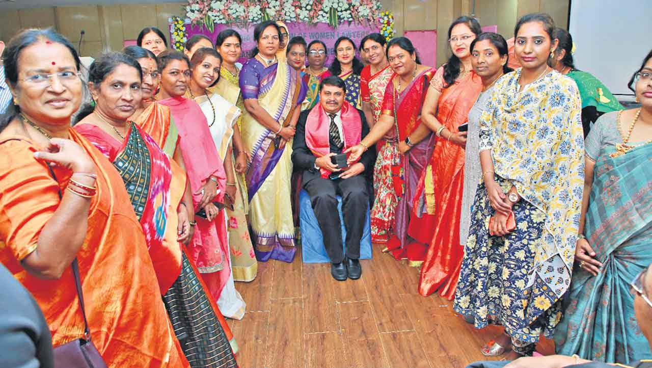 వేధింపులపై పోరాడాలి