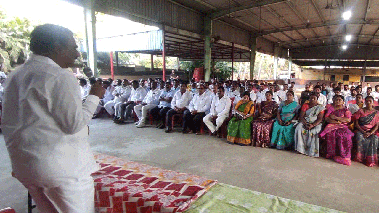 సీఎం పర్యటన విజయవంతం చేయాలి