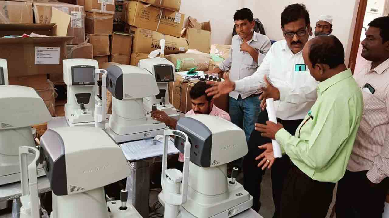 ఆదిలాబాద్‌ జిల్లాకు కంటి వెలుగు యంత్రాలు