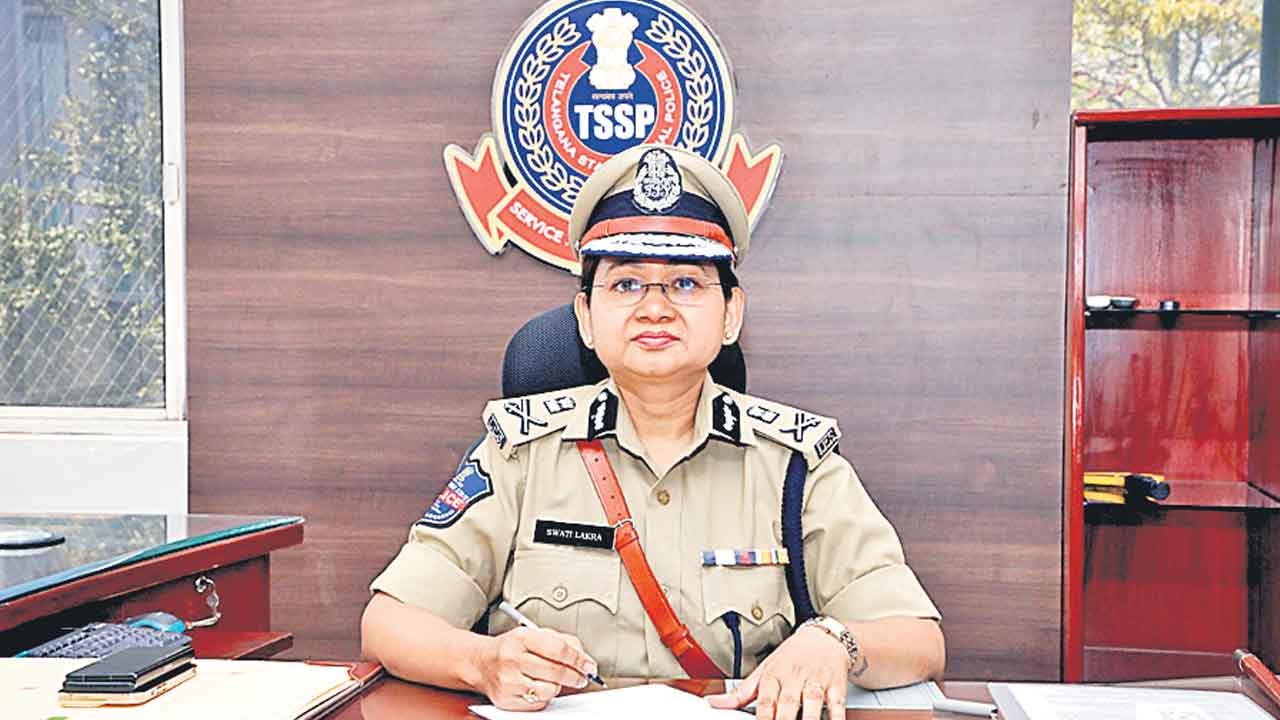 స్పెషల్‌ పోలీస్‌ బెటాలియన్స్‌ చీఫ్‌గా స్వాతిలక్రా