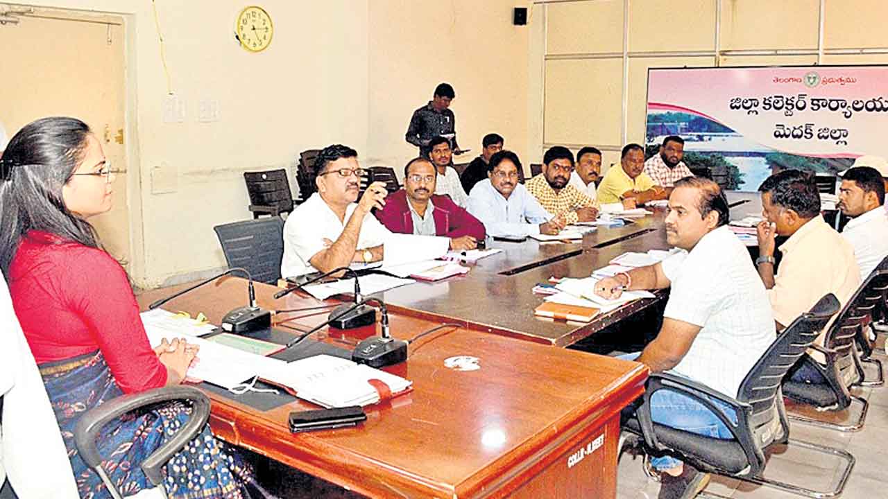 పన్ను వసూళ్లలో వేగం పెంచాలి